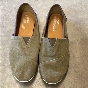 Toms men’s slip on shoes leather and olive
